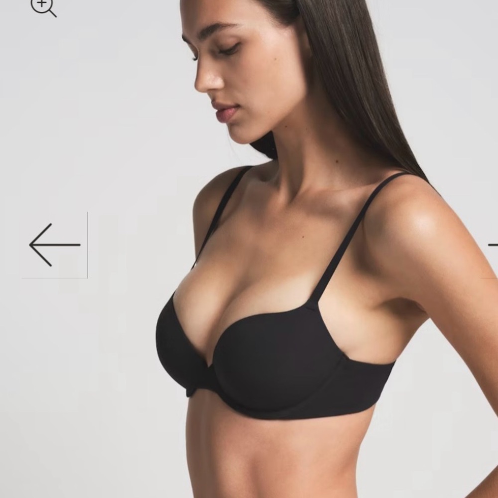 NWT Skims Fit everybody 
T-SHIRT BRA. 36D. ONYX. New with tags.